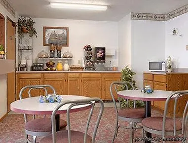 Super 8 By Wyndham Webster City Ia 